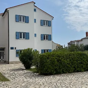 apartmani-theresa.primorje-gorskikotar.com/